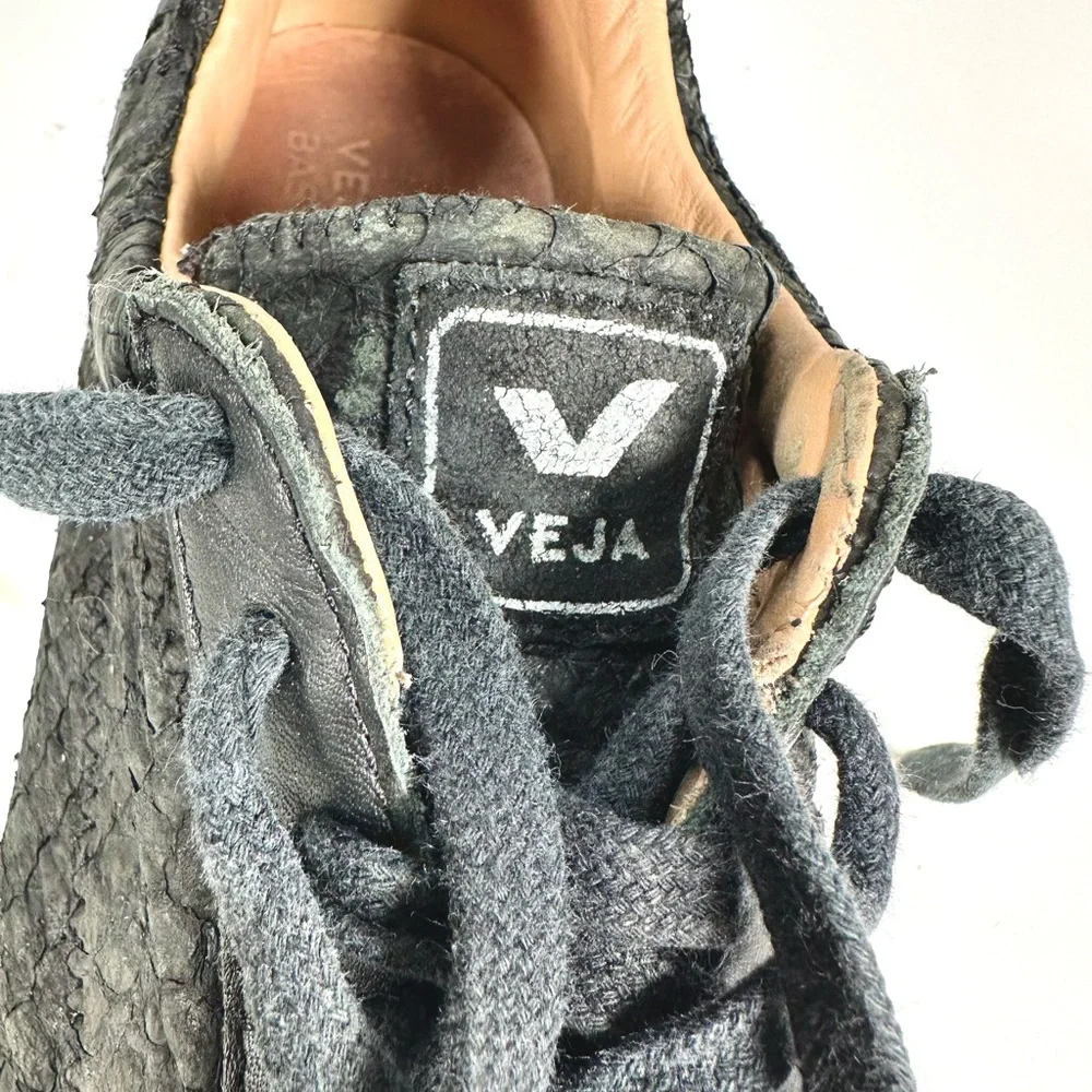 Veja Black Women’s Bastille Low Tilapia skin Sneakers